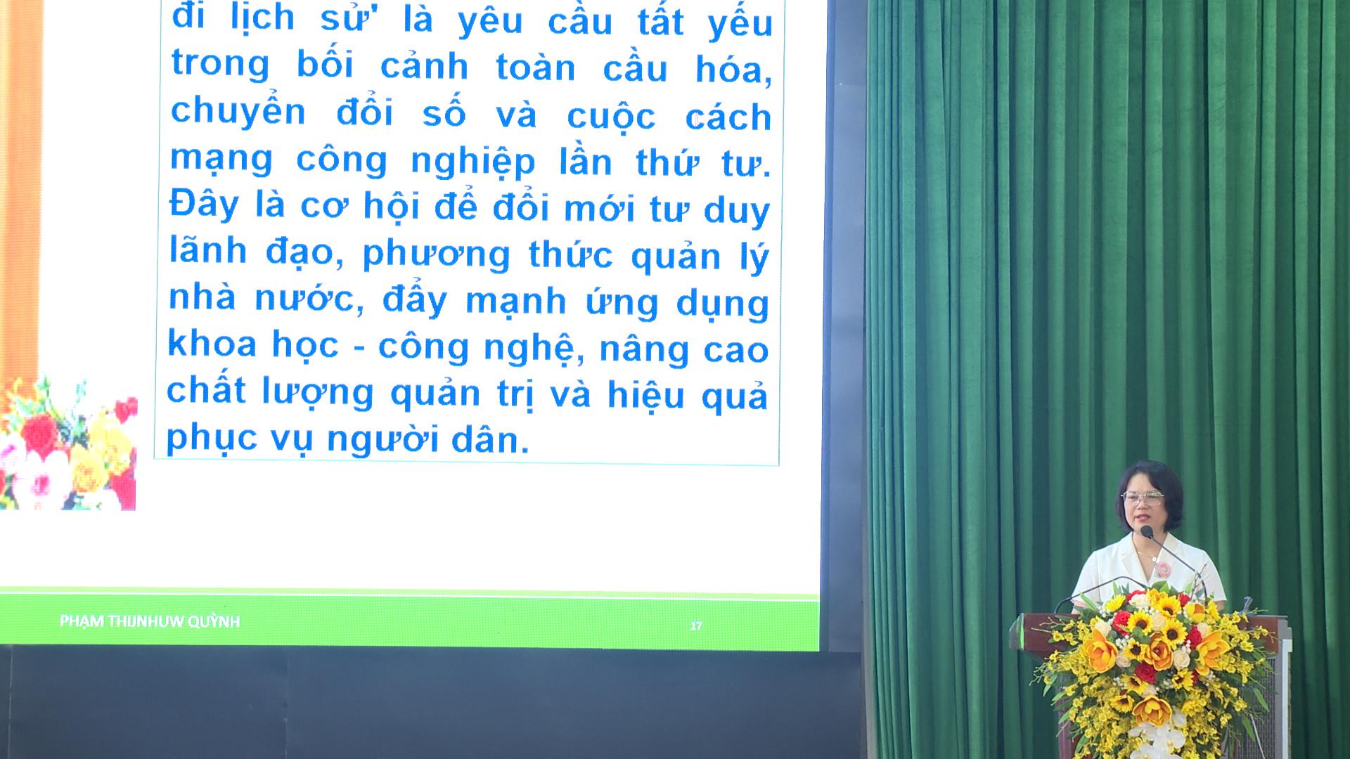 Đảng uỷ phường Hà Nam tổ chức hội nghị bồi dưỡng lý luận chính trị hè năm 2025 cho đội ngũ cán bộ quản lý, giáo viên các trường mầm non, Tiểu học, THCS trên địa bàn phường.